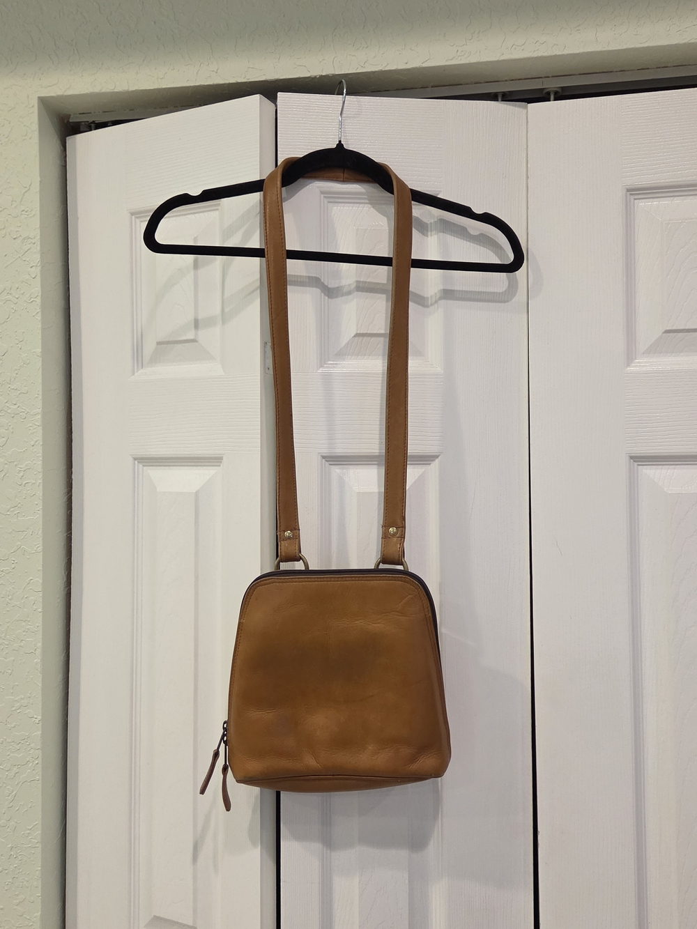 Vintage 90s/y2k Latico Leather Crossbody Bag